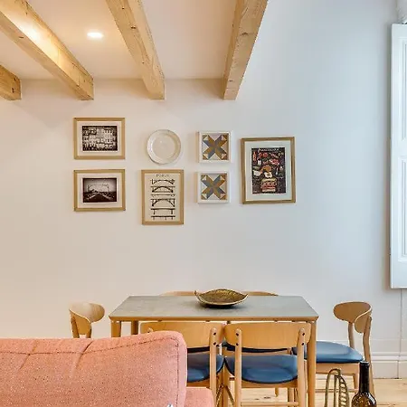 Hopstays Tiles 2 - Center Duplex *