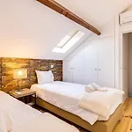 Hopstays Tiles 2 - Center Duplex