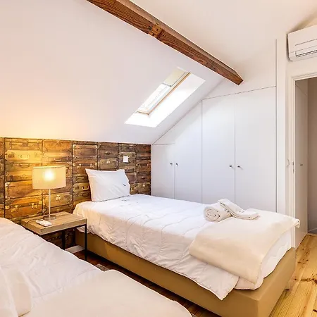 Hopstays Tiles 2 - Center Duplex