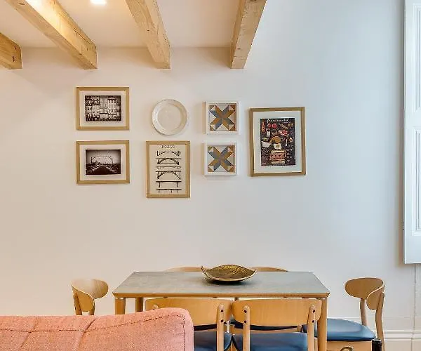 Hopstays Tiles 2 - Center Duplex *